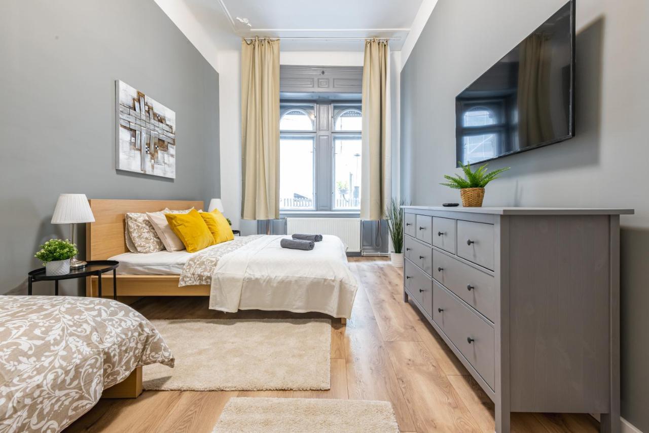 Deluxe Kazincy Apartment In The Heart Of Budapest Extérieur photo