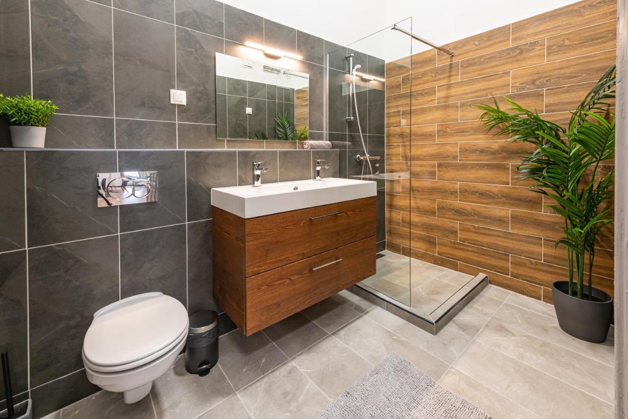 Deluxe Kazincy Apartment In The Heart Of Budapest Extérieur photo